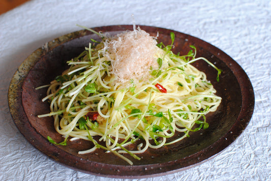 絹花と豆苗のペペロンチーノ